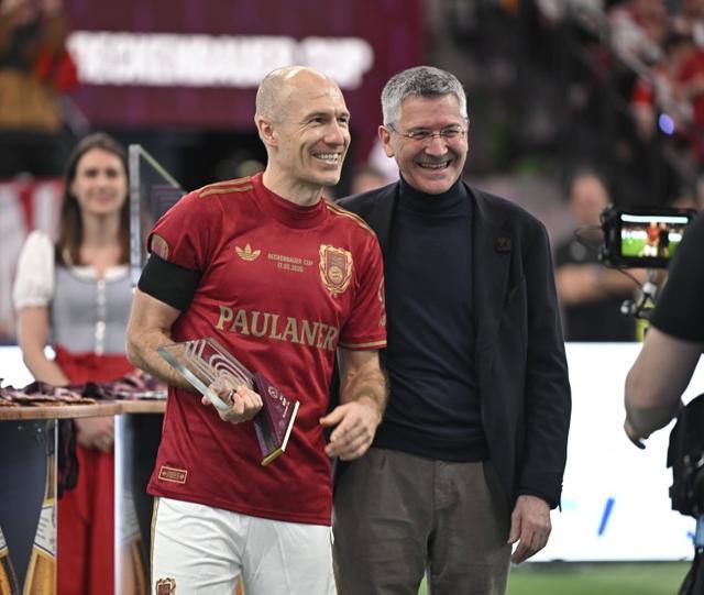 拜仁绝地反击塞内加尔，罗本爆发神勇的简单介绍