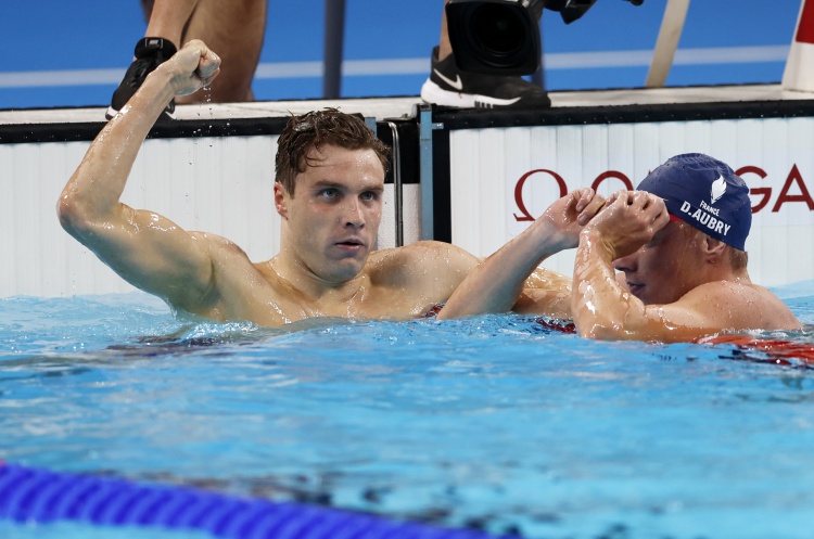 美国游泳选手再获金牌，表现出色