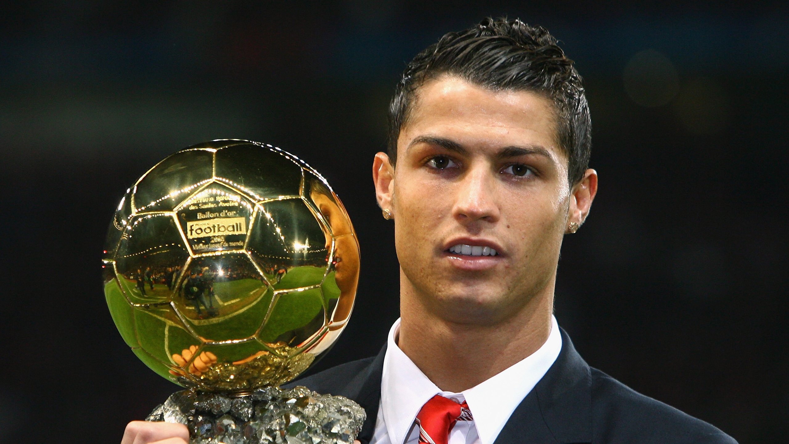 从塞内加尔到欧冠之巅,足球世界中的压制哲学与巨星时刻