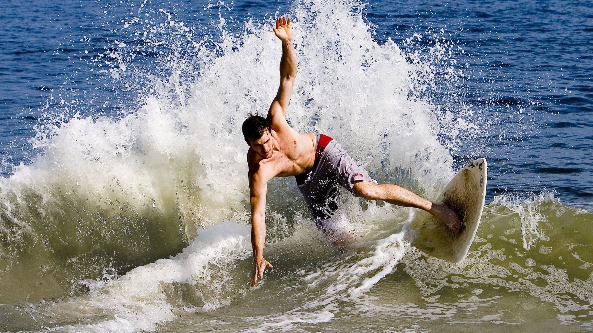 赛道与舞台，当F1年度争冠之夜遇见杰伦·格林的火热状态