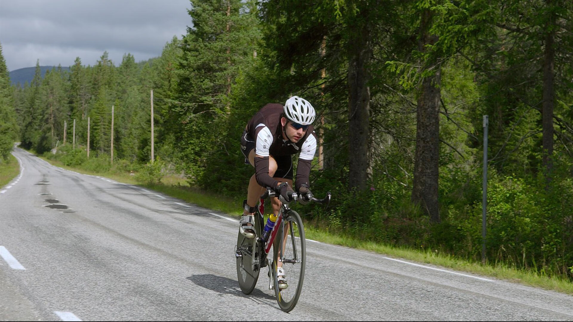 逆境中的双星，瑞典队翻盘韩国队，樊振东刷新纪录的启示